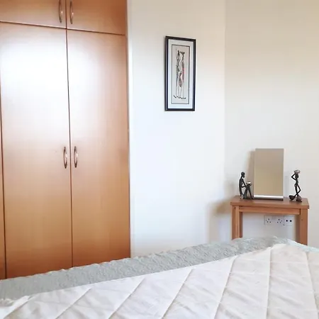 Queens Gardens 226 * 파포스