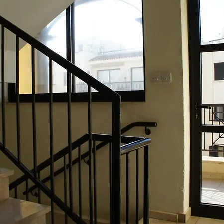 아파트 Queens Gardens 226 파포스